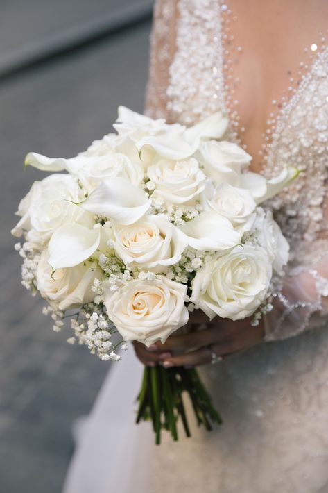 These wedding details are everything! An all white bridal bouquet is so stunning. Having a personalized champagne glass is a great idea for getting ready photos! #bridephotos #bridaldetails #weddingbouquet #weddingflowers #weddingdetails #overthemoon #brideandblossom #stylemepretty #theknot #lovelybride #alinatoevents #nycweddingplanner Bridal Bouquet White And Champagne, Elegant White Wedding Bouquets, Maid Of Honor Flower Bouquets, White And Cream Wedding Bouquet, Champagne Flowers Bouquet, Bride Flower Bouquet Elegant, Bridal Bouquet Champagne, Western Ceremony, Champagne Bouquet