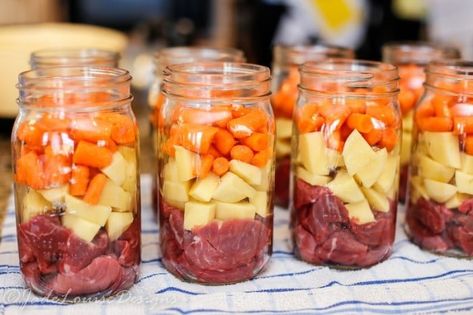 Pressure Canning Beef Stew, How To Can Beef Stew, Canned Beef Stew Recipes, Canned Venison Recipes, Canned Stew, Beef Stew Canning Recipe, Canned Beef Stew, Pressure Cooker Canning, Canning Soups