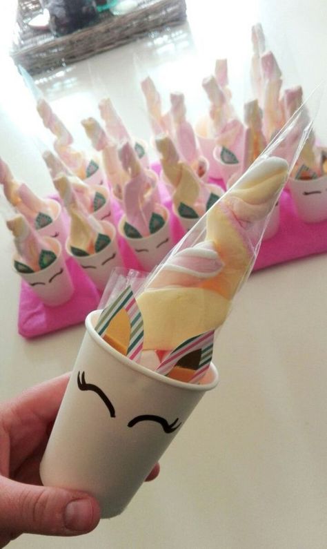 Diy Unicorn Birthday Party, Unicorn Party Ideas, Diy Unicorn Party, Unicorn Party Food, Unicorn Treats, Unicorn Themed Birthday Party, Diy Unicorn, Unicorn Ornaments, Girl Birthday Decorations