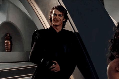 Anakin Imagines, Anakin Gif, Anakin Skywalker X Reader, Anakin Pfp Gif, Anakin Episodio 2, Anakin Skywalker Episode Iii, Star W, 90s Actors, Anakin And Padme