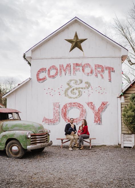 Lucketts Store, Christmas Photo Session, Christmas Session, Mountain Christmas, Dream Christmas, Leesburg Virginia, Family Christmas Pictures, Christmas Mini Sessions, Navidad Diy