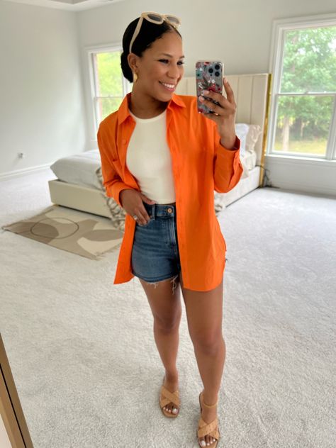 Orange Crop Shirt Outfit, Crop Top With Oversized Shirt, Oversized Shirt With Shorts Outfit, Orange Oversized Shirt Outfit Women, Big Shirts For Women, Big Shirts And Shorts Outfits, Shorts And Shirt Outfit Women Summer, Styling Orange Shirt, Oversize Shirt With Shorts