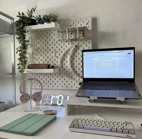 Room Decor Study Table, Table Design Study, Study Desk Aesthetic, Aesthetic Desk Ideas, Study Desk Bedroom, Dark Study, Room Decor Study, Study Table Ideas, Study Table Design