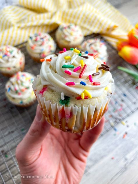 Protein Funfetti Cake, Protein Cupcakes Recipes, Healthy Birthday Cupcakes, Funfetti Protein Muffins, Protein Birthday Cake Recipes, Birthday Cake Protein Muffins, Protein Bundt Cake, Healthy Funfetti Cake, Healthy Protein Cupcakes