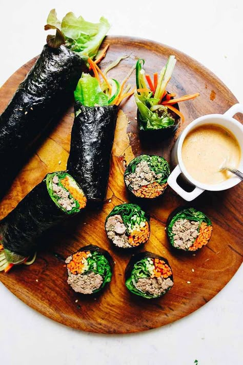 No Rice Kimbap, Paleo Sushi, Beef Sushi, Wellington Food, Low Carb Sushi, Recipe Ground Beef, Shake Recipes Healthy, Healthy Sushi, Yummy Sushi