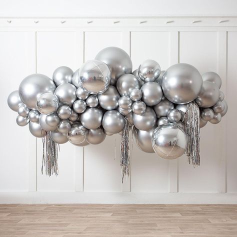 New Years Balloon Garland, Silver Themed Party, Chrome Party, Silver Balloon Garland, Prom Balloons, Balloon Crown, Disco Ball Decorations, Silver Party Decorations, Silver Balloons