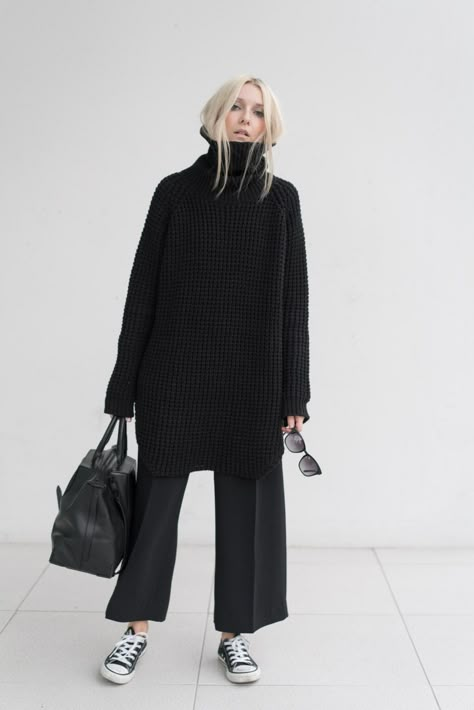 F*** it... Going to New York! - F I G T N Y Shoe Combo, Unisex Fashion Style, Woman In Black, Short Pant, All Black Looks, Waffle Knit Sweater, Oversized Knitted Sweaters, Oversize Knit, Mode Inspo