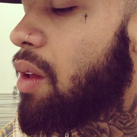 .so he finally got the cross tattoo on his face, and the beard is still growing [MY BOYFRIEND] <3 Cool Face Tattoos, Mens Face Tattoos, Small Face Tattoos, Face Tats, Tattoo Son, Face Tattoos For Women, Yakuza Tattoo, X Tattoo, Facial Tattoos