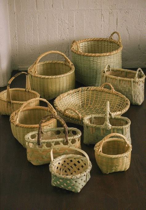 Bamboo Furniture Diy, Bamboo Furniture Design, Jurgen Lehl, Bamboo Diy, Basket Weaving Diy, Basket Weaving Patterns, Bamboo Architecture, Bamboo Decor, Vintage Basket