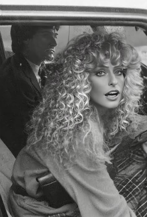 Farrah Fawcett Natural Hair, 70s Big Curly Hair, 80s Long Curly Hair, 70s Style Curly Hair, Farrah Fawcett Curly Hair, 1990s Curly Hair, Big Hair 90s, 1970s Curly Hairstyles, 70s Natural Curly Hair