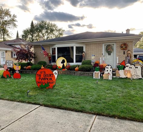 Peanuts Halloween Yard Decorations, Great Pumpkin Charlie Brown Yard Decorations, Great Pumpkin Charlie Brown Outdoor Decorations, Charlie Brown Halloween Yard Art, Diy Great Pumpkin Charlie Brown, Charlie Brown Outdoor Christmas Decor, Christian Halloween Outdoor Decor, Peanuts Christmas Yard Decorations, The Great Pumpkin Charlie Brown Decor