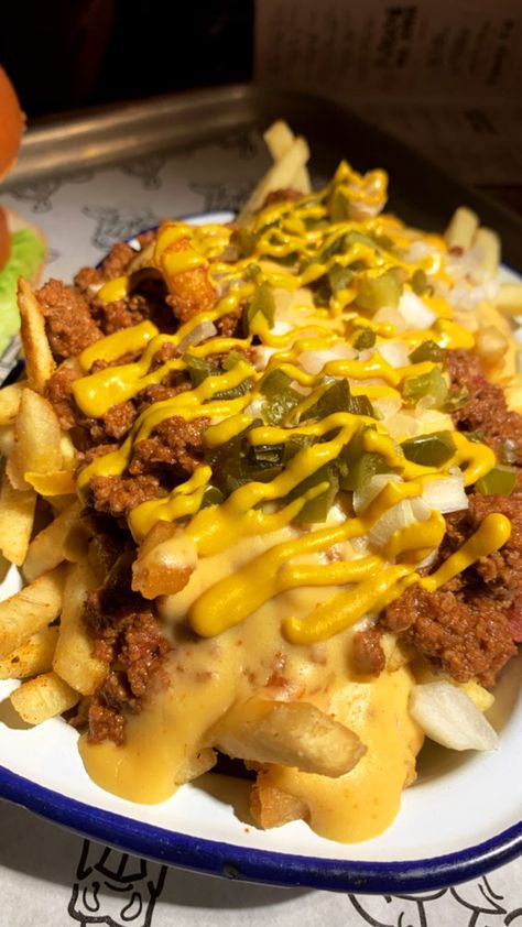 Chili Cheese Fries Recipe, Chilli Cheese Dogs, Chili Cheese Hot Dog, Chilli Cheese Fries, French Fries Recipe, Chili Cheese Fries, Cheese Dog, Loaded Fries, Fat Foods