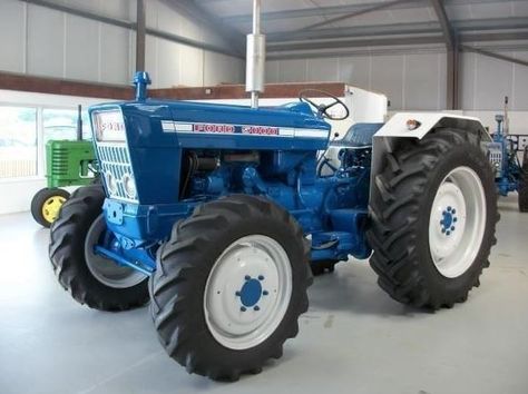 Tractor Barn, Ford Company, Tractor Pictures, Tractor Price, Ford Tractor, Classic Tractor, Tractor Pulling, Old Farm Equipment, Ford Tractors