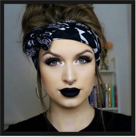 Rock Makeup, Best Makeup Artist, Black Lipstick, Beauty Make-up, Bandana Hairstyles, Makeup Goals, Costume Makeup, Makati, Pretty Makeup