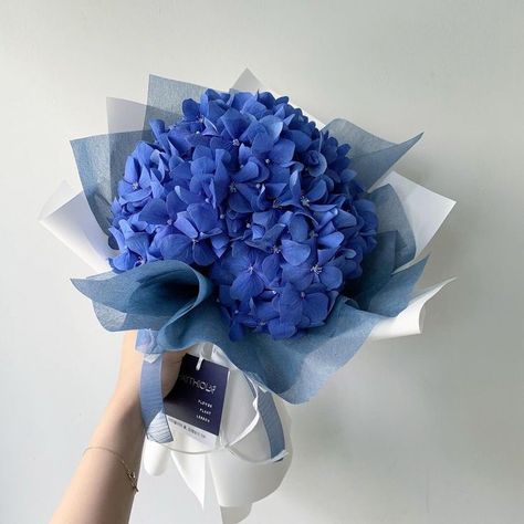 Blue Flowers Bouquet Gift, Hydrangeas Blue, Blue Flowers Bouquet, Luxury Flower Bouquets, Flower Bouquet Diy, Boquette Flowers, Bleu Pastel, Flowers Bouquet Gift, Blue Bouquet