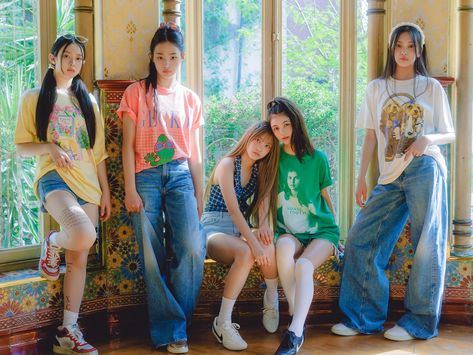 new jeans ot5 attention debut photoshoot Iq icon pfp Danielle Haerin, Hybe Labels, Debut Photoshoot, Group Photos, Girl Group