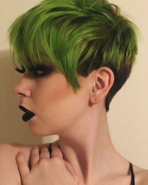 These gorgeous haircuts have us ready to go short😍| @maddliemellow made this pretty lime green using Iris Green & Cosmic Sunshine💚⠀⠀⠀⠀⠀⠀⠀⠀⠀… Beauty Mantra, Epic Hairstyles, Green Short Hair, Short Green Hair, Gorgeous Haircuts, Dark Green Hair, Short Shaved Hairstyles, Growing Hair, Short Hair Lengths