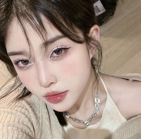 douyin makeup Club Makeup, Ulzzang Makeup, Ethereal Makeup, Cute Makeup Looks, Asian Eye Makeup, Makeup Looks Tutorial, No Eyeliner Makeup, Asian Makeup, Everyday Makeup