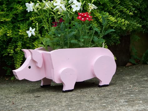 Pig Yard Art, Drill Press Diy, Raised Bed Planters, Pig Planter, Critter Sitters, Barn Wood Art, Scrap Wood Art, Wood Pig, Farm Animals Decor