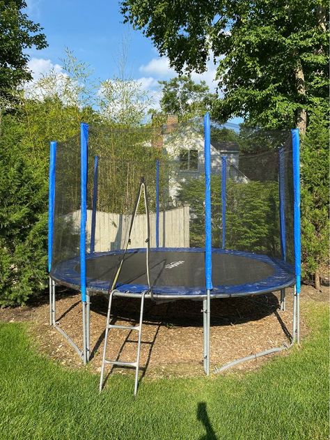 Backyard With Trampoline, Trampoline Backyard, Trampoline Astetic, I Ground Trampoline, Trampoline Park Aesthetic, Trampoline Parks, Aesthetic Trampoline Park, Outdoor Trampoline, Backyard Trampoline