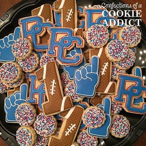 Homecoming cookies for Presbyterian College @bluehosesports #bluehosefootball #gohose #footballcookies #acookieaddict #presbyteriancollegefootball Homecoming Cookies, Presbyterian College, Football Cookies, Creative Cookies, College Football, Sugar Cookies, Cookies Et Biscuits, Homecoming, Sugar Cookie