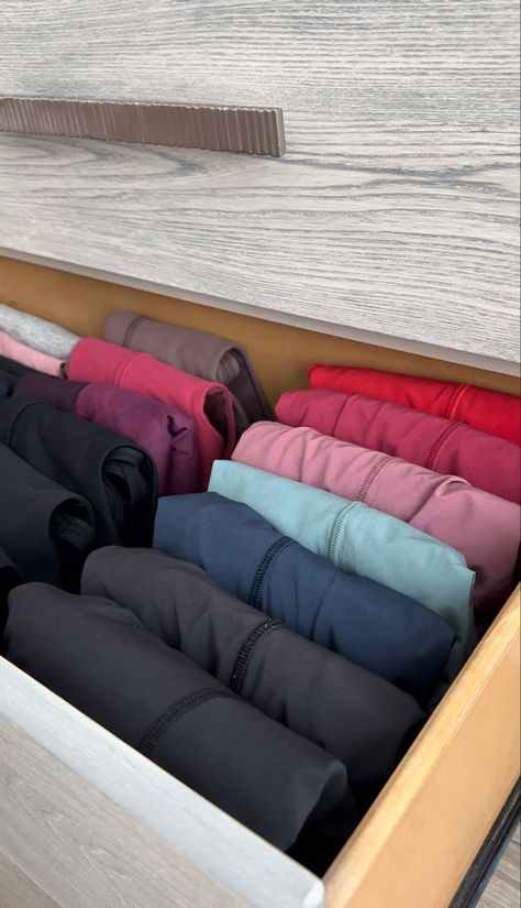 Drawer Organization Ideas Clothes, Workout Drawer Organization, Leggins Organization Ideas, Workout Clothing Organization, Gym Clothes Drawer, Workout Closet Organization, Lululemon Organization, Lululemon Drawer, Lululemon Closet Organization