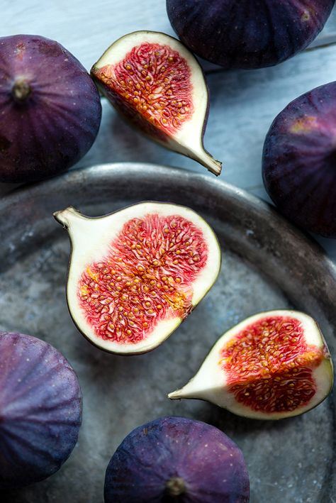 https://flic.kr/p/fHpYNJ | Figs on rustic table | Group of figs in a bowl and on rustic blue wooden table Fruit Wallpaper, Fruit Photography, Fresh Figs, Still Life Photos, Beautiful Fruits, Fruit And Veg, Beautiful Food, Food Illustrations, Fruits And Veggies