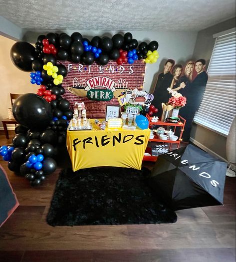 ill be there for you Friends theme 💙💛♥️ Balloon garland #balloongarland #balloonstylist #balloondecor Friends Backdrop Ideas, Friends Balloons Theme, Friends Balloon Arch, Friends Themed Board, 18th Birthday Friends Theme, Friends Birthday Party, Birthday Display, Friends Diy, Balloon Backdrop