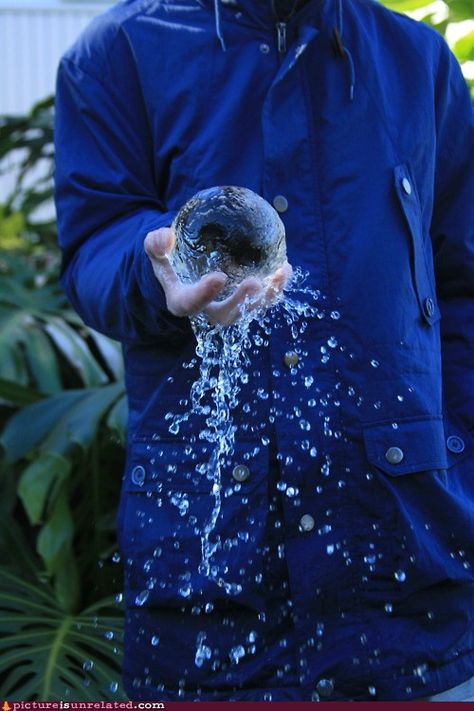 Ball Of Water Water Bending, Elemental Powers, Water Powers, Magic Aesthetic, Magic Powers, Water Element, Water Art, Arte Fantasy, 판타지 아트