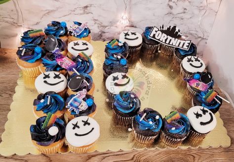 Fortnite Cupcake Cakes Pull Apart, Fortnite Birthday Party Ideas Diy Food, Fortnite Birthday Cupcakes, Fortnite Cupcakes For Boys, Fortnite Cupcake Cake, Fortnight Cupcakes, Fortnite Cupcakes Ideas, Fortnite Birthday Party Ideas Cake, Marshmallow Fortnite