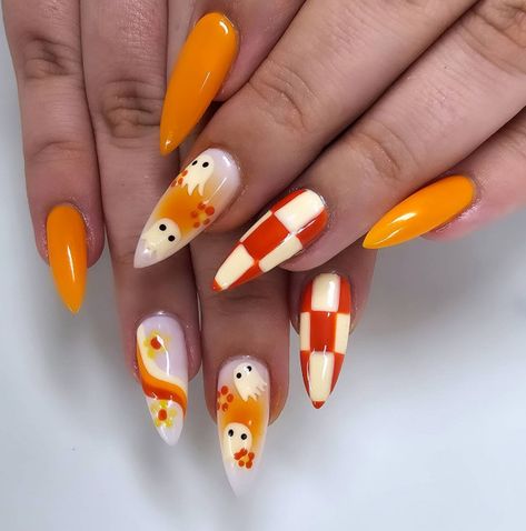 Orange Mix n Match Halloween Nails, Spooky Halloween Nail Art, Halloween nail design, halloween Nail Art, halloween nails, Halloween nails ideas, Spooky Halloween nails Long Nail Ideas, Halloween Nail Art Ideas, Nails Inspired, Retro Nails, Seasonal Nails, Halloween Nail, Cute Nail Art, Girls Nails, Halloween Nail Art