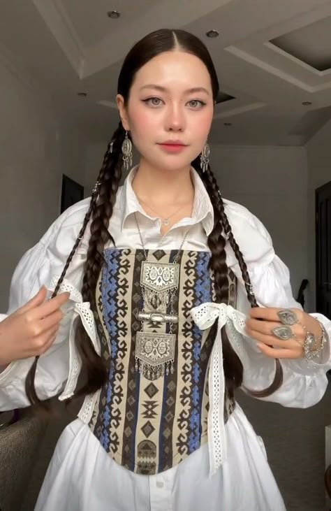 Kazakh Aesthetic, Eid Looks, Ethno Style, Volleyball Hairstyles, Homecoming Hairstyles, Formal Hairstyles, Russian Fashion, Traditional Fashion, Hairstyles For School