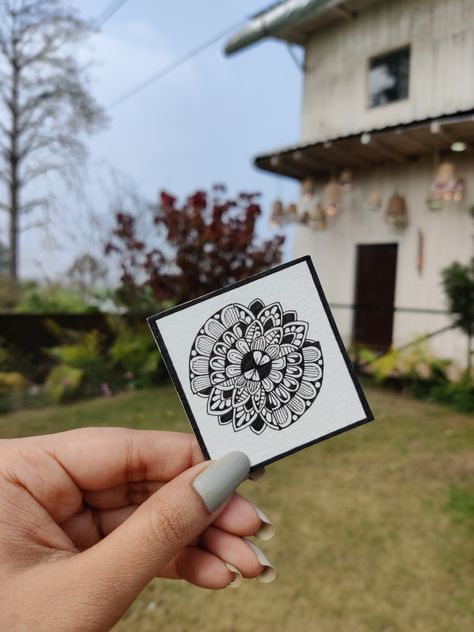 Mandala, Mandala art, Mandala Pattern, Mandalas, mini mandala, aesthetic Mandala Art On Small Paper, Mini Mandala Drawing, Mini Mandala Art, Mandala Aesthetic, Mini Arts, Paper Mandala, Mini Doodles, Small Mandala, Doodle Mandala