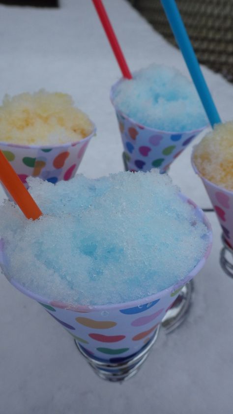 How To Make Snow Cones, Snow Icecream, Homemade Snow Cones, Snow Cones Recipes, Summer Character, Snow Cone Syrup, Snow Ice Cream, Make Snow, Apps And Snacks