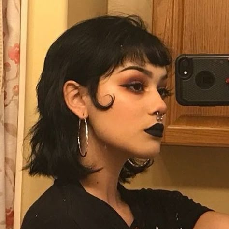 h҉o̸p҉e̸ 🦇 — special 5k!! Fete Emo, Pretty Poison, Makeup Lipgloss, Grunge Tattoo, Short Grunge Hair, Alternative Makeup, Mullet Hairstyle, Hair Inspo Color, Grunge Hair