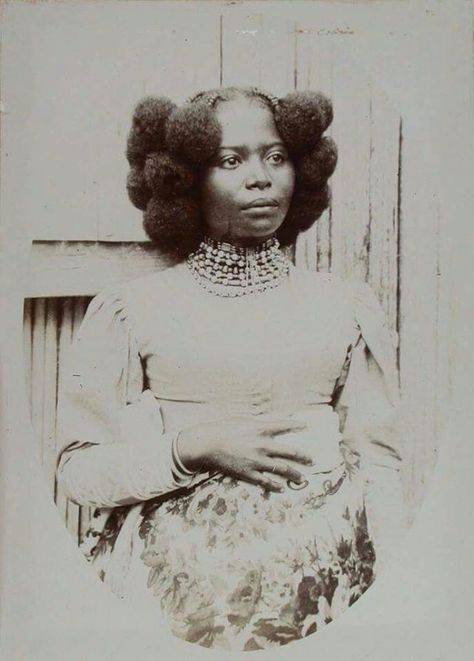 WikiVictorian on Twitter: "Portrait of an unidentified woman from Madagascar. Photographed in the 1900s.… " Black Hair History, Essense Of Australia, Vintage Black Glamour, African People, History Pictures, African American Hairstyles, African Culture, West Indies, African Hairstyles