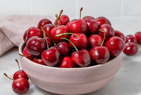 How To Store Cherries, Cherry Juice Benefits, 30 Minute Dinners, Cherry Season, Berry Dessert, Recipe 30, Fresh Cherries, Green Fruit, Cherry Juice