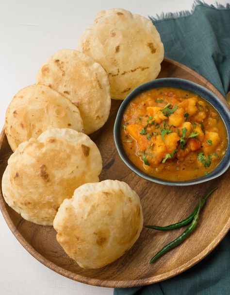 Jnv Life, Chole Bhature Recipe, Bhature Recipe, Food Thali, Uncooked Tortillas, Forever Wallpaper, Chole Bhature, Indian Meals, Potato Gravy