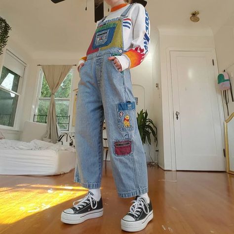 ani📌 on Instagram: “rate this outfit 1-10 🍄 OvEraLlS R dRoPpN oN DePoP tOdAy 🔥 bOeInG sWeAtShIrT iZ gOiNg Up 2mOrRoW ⬆️depop.com/dalliance3 #depop #custom…” Cute Overalls Aesthetic, Colorful Tomboy Outfits, 80s Overalls, 90s Fashion Outfits, Sweatshirt Outfit, 80s Fashion, Mode Vintage, Character Outfits, Audrey Hepburn