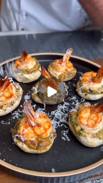 Mushrooms Stuffed With Crabmeat, Stuffed Mushrooms With Shrimp, Shrimp Hors D’oeuvres, Simple Starters For Dinner Party, Shrimp And Mushroom Recipes, Fine Dining Appetizers, Savoury Party Food, Shrimp Appetizers Easy, Shrimp Stuffed Mushrooms