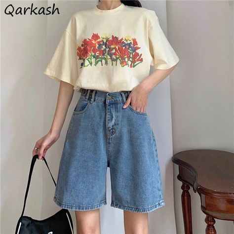 Japanese Style Fashion, Knee Length Denim Shorts, Shared Closet, Denim Shorts Outfit, Shorts Outfits Women, Short Women Fashion, Baggy Clothes, Knee Length Shorts, Summer Fits