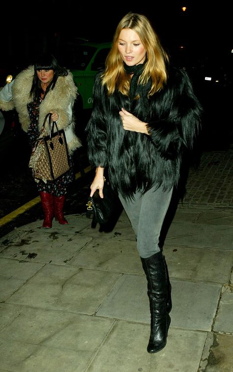 Paparazzi Pics, Kate Moss Street Style, Mode Dress, Kate Moss Style, Vogue British, Style Evolution, British Fashion Awards, Costume Institute, The Cotswolds