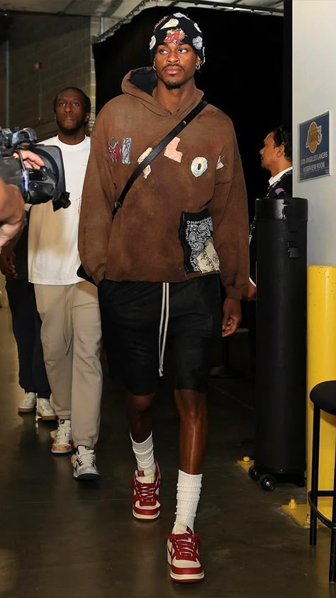 Jarred Vanderbilt Outfits, Nba Tunnel Outfits, Winter Game Day Outfit Football, Nba Players Outfits, Nba Game Outfit, Athlete Fits, Jarred Vanderbilt, Athletic Outfit Ideas, Tunnel Fits