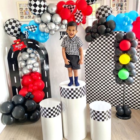 Racing Car Themed Birthday Party, Birthday Party Paper Decorations, Truck Theme Birthday, Cars Birthday Party Decorations, Racing Theme, Boy Birthday Decorations, Disney Cars Birthday, Car Themed Parties, Car Birthday Theme