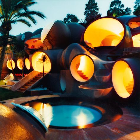 Bubble house of Pierre Cardin Rey Art, Bubble House, Addition Ideas, Unusual Homes, Amazing Buildings, Unique Buildings, Snack Tray, Unique Architecture, 판타지 아트