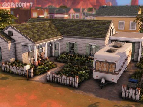 Sims 4 Low Income House, Sims 4 Town Ideas, Big Sims House, Sims 4 Retirement Home, Sims 4 Rundown House, Sims 4 Run Down House, Sims 4 Strangerville House, Strangerville House, Sims 4 Old House