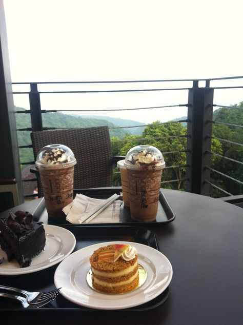 The biggest starbucks in the philippines overlooking taal lake Tagaytay Night View, Starbucks Tagaytay, Starbucks Philippines, Alcohol Pictures, Philippines Food, Tagaytay, Boracay, Snap Food, The Philippines