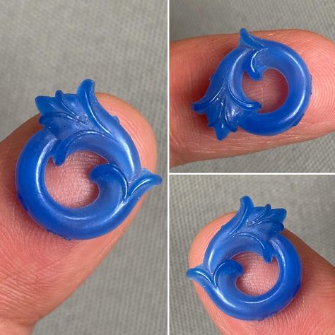 R Simantov Fine Jewelry on Instagram: “Links🌷Hand carved wax model of links for Collection of necklaces and bracelets🌹Please stay home and be safe🙏🏼🇺🇸 #jewelry #jewelrydesigner…” Wax Carved Pendant, Jewellery Animation, Wax Jewelry, Lost Wax Jewelry, Wax Carving Jewelry, Jewelry Wax, Metal Jewelry Making, Types Of Wax, Art Jewelry Design