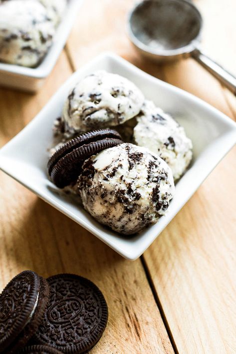 Glace Oreo Vanille, La Recette Onctueuse (5 Ingrédients) Ice Cream Vanilla, Oreo Cookie Recipes, Ice Cream Photography, Oreo Biscuits, Oreo Ice Cream, Homemade Vanilla Ice Cream, Creamy Recipes, Oreo Brownies, Diy Ice Cream