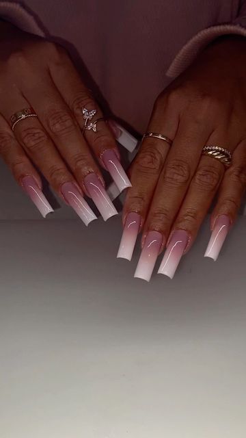 Pink To White Ombre Nails, Nail Content Ideas, Pink And White Ombre Nails, White Ombre Nails, Hollywood Nails, Pointy Nails, Celebrity Nails, Subtle Nails, Exotic Nails